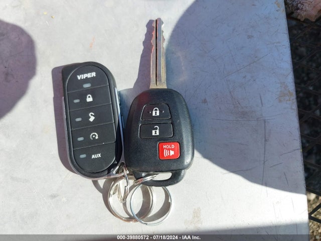 Toyota RAV4 LE 2015 JTMZFREV6FJ035109 Image 11