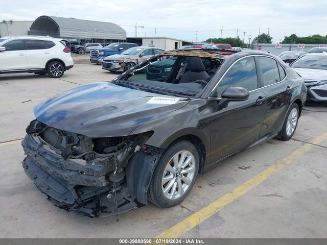 Toyota CAMRY LE 2018 4T1B11HK3JU044372 Image 2