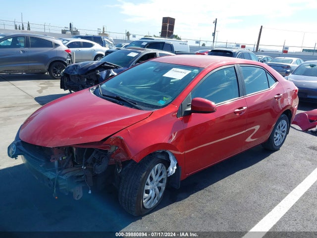Toyota COROLLA LE 2018 5YFBURHE7JP796626 Image 2
