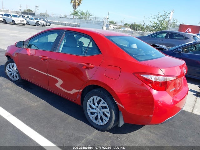 Toyota COROLLA LE 2018 5YFBURHE7JP796626 Image 3
