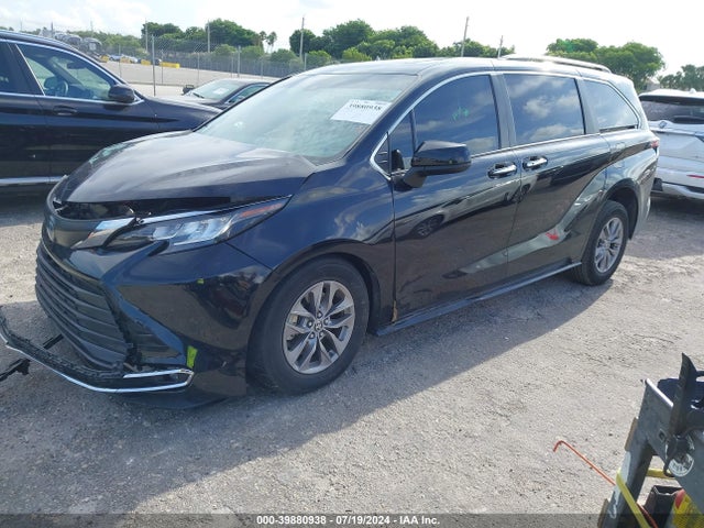 Toyota SIENNA XLE 2022 5TDYRKEC0NS107867 Image 2
