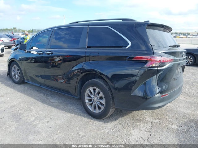 Toyota SIENNA XLE 2022 5TDYRKEC0NS107867 Image 3