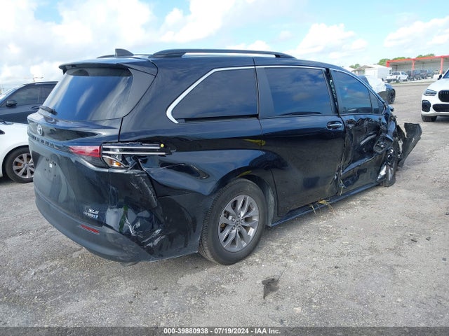 Toyota SIENNA XLE 2022 5TDYRKEC0NS107867 Image 4