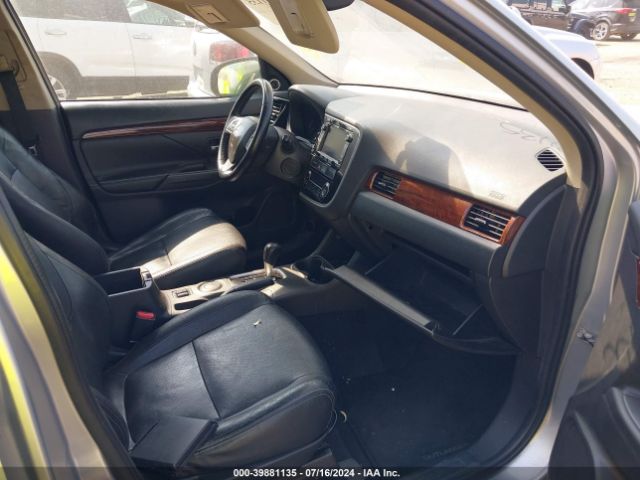 JA4AD3A36EZ012735 Mitsubishi Outlander Se