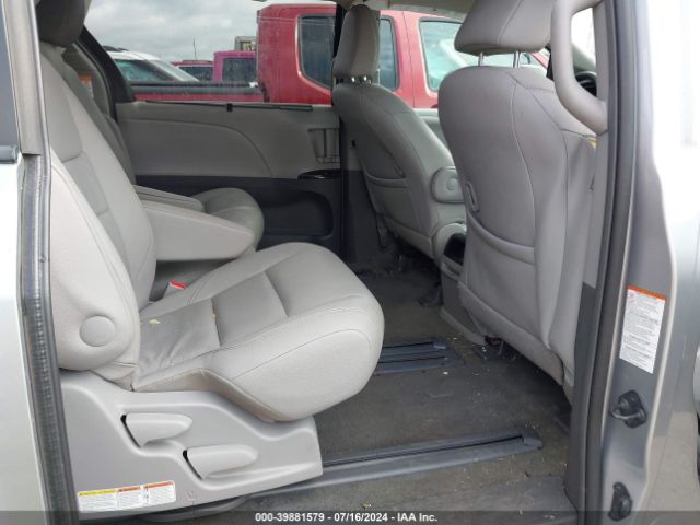 5TDYK3DC9FS604199 Toyota Sienna Xle 8 Passenger