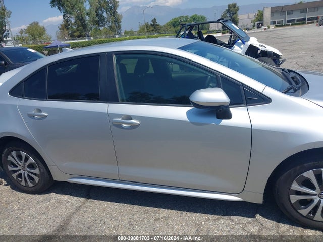 Toyota Corolla Hybrid Le 2022 JTDEAMDE7N3009901 Image 13