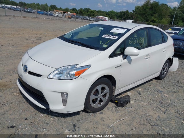 Toyota Prius Three 2015 JTDKN3DU0F0434484 Image 2