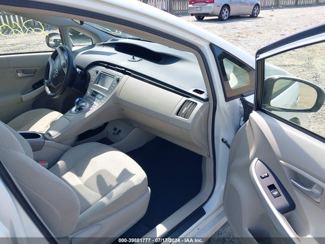 Toyota Prius Three 2015 JTDKN3DU0F0434484 Image 5
