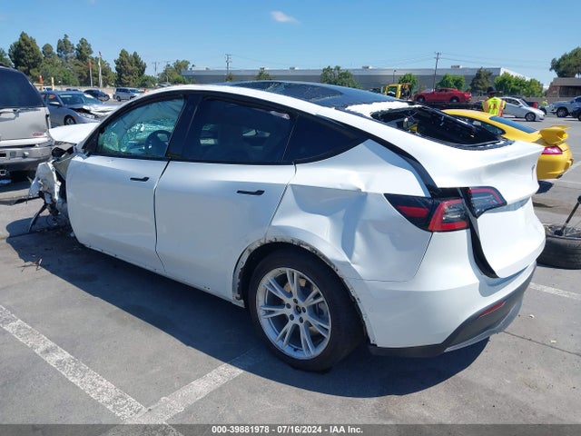 2021 TESLA MODEL Y 5YJYGAEEXMF197663 Photo 2