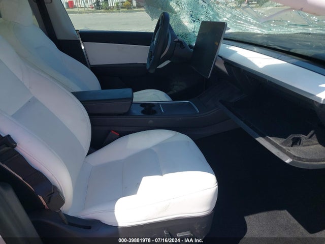 2021 TESLA MODEL Y 5YJYGAEEXMF197663 Photo 4