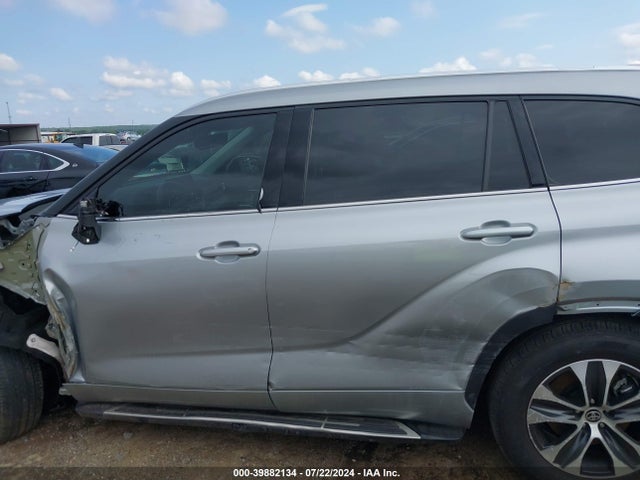 Toyota Highlander Xle 2021 5TDGZRAHXMS034740 Image 15