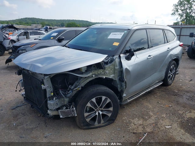 Toyota Highlander Xle 2021 5TDGZRAHXMS034740 Image 2
