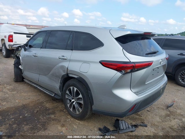 Toyota Highlander Xle 2021 5TDGZRAHXMS034740 Image 3