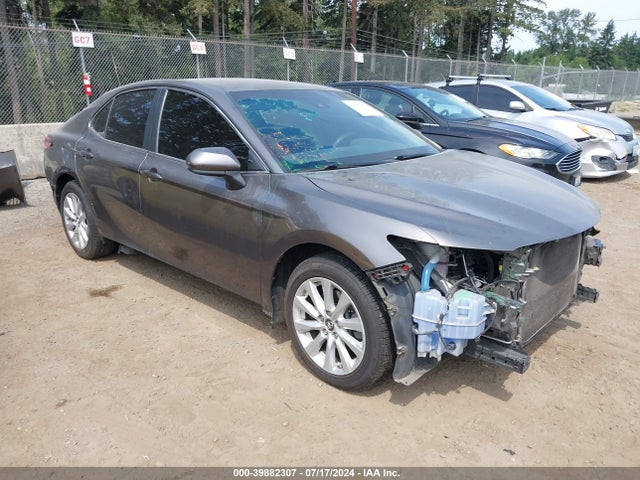 Toyota CAMRY LE 2018 4T1B11HK5JU626683 головне зображення