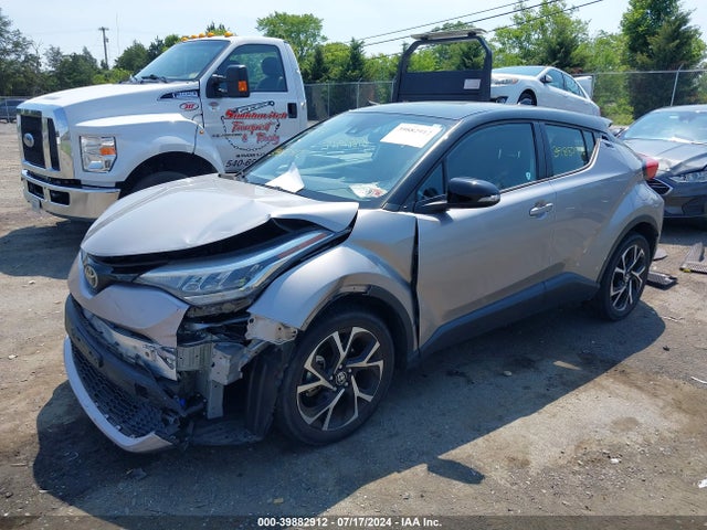 Toyota C-HR XLE 2020 NMTKHMBX6LR114538 Image 2