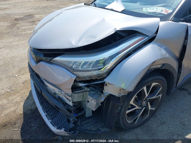Toyota C-HR XLE 2020 NMTKHMBX6LR114538 Image 6