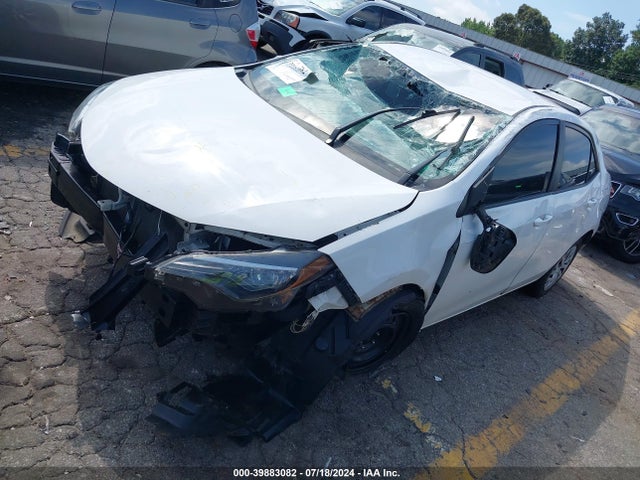 Toyota COROLLA LE 2018 2T1BURHE2JC087683 Image 2