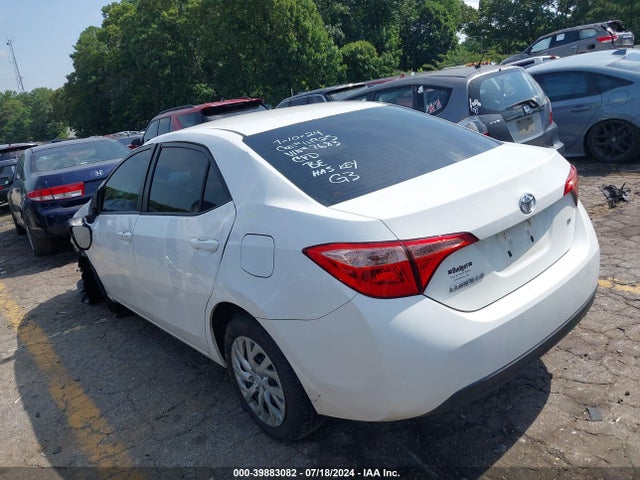 Toyota COROLLA LE 2018 2T1BURHE2JC087683 Image 3