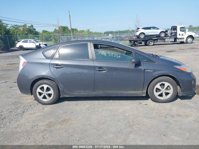 Toyota Prius Three 2015 JTDKN3DU3F0417999 Image 13