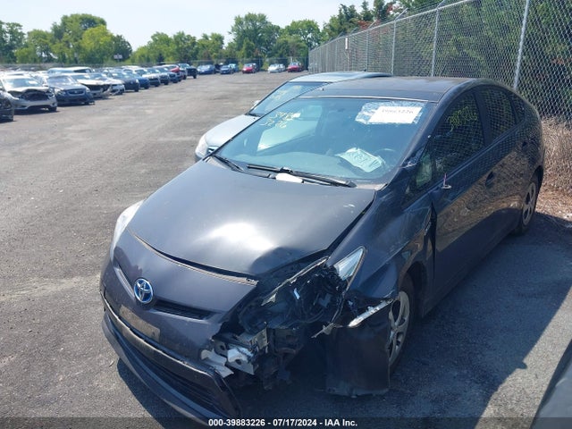 Toyota Prius Three 2015 JTDKN3DU3F0417999 Image 2