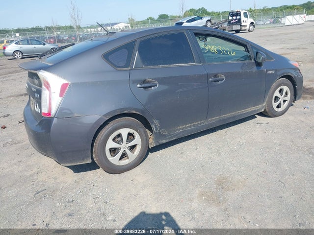 Toyota Prius Three 2015 JTDKN3DU3F0417999 Image 4