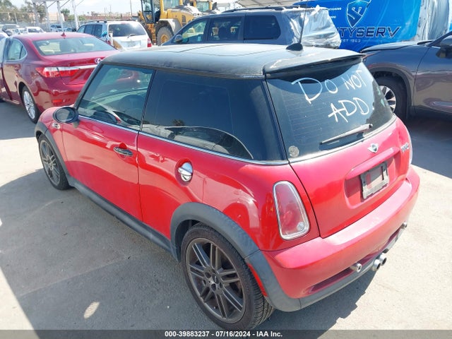 2006 MINI COOPER S WMWRE33556TL19805 Photo 2