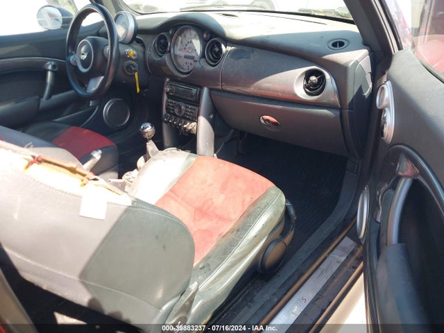2006 MINI COOPER S WMWRE33556TL19805 Photo 4