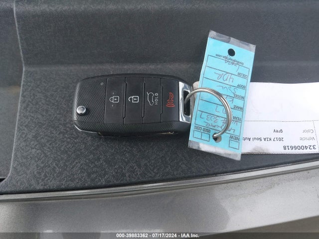 KIA Soul 2017 KNDJN2A2XH7503037 Image 11