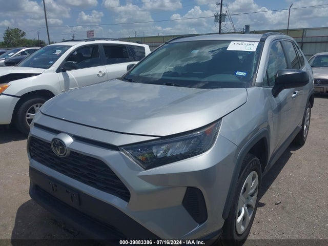 Toyota RAV4 LE 2019 2T3H1RFV8KW052434 Image 2