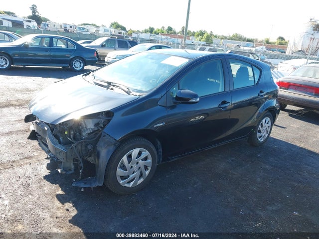 Toyota Prius C Two 2015 JTDKDTB36F1582775 Image 2
