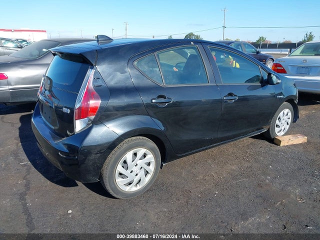 Toyota Prius C Two 2015 JTDKDTB36F1582775 Image 4