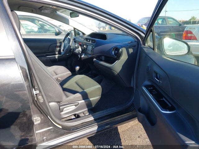 Toyota Prius C Two 2015 JTDKDTB36F1582775 Image 5