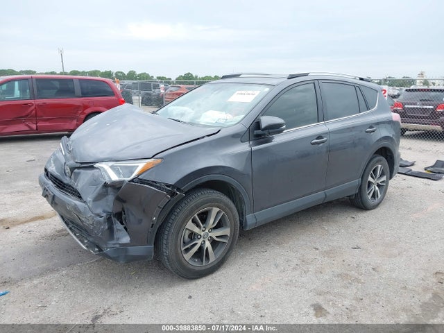 Toyota Rav4 Xle 2018 JTMWFREV1JJ210071 Image 2