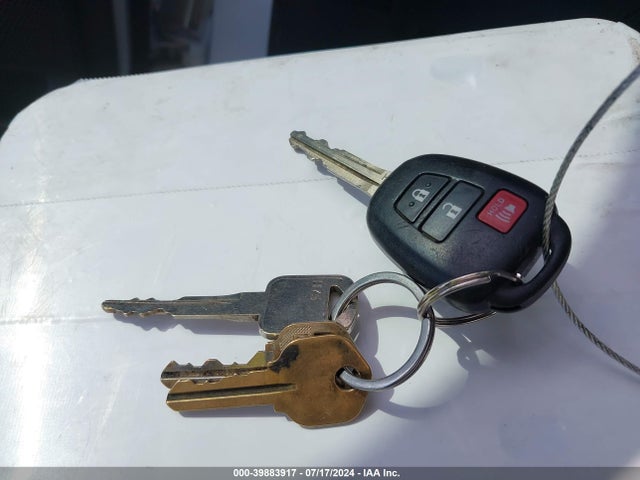 Toyota RAV4 LE 2015 JTMZFREV3FJ035777 Image 11