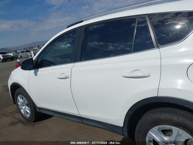 Toyota RAV4 LE 2015 JTMZFREV3FJ035777 Image 14