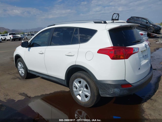 Toyota RAV4 LE 2015 JTMZFREV3FJ035777 Image 3