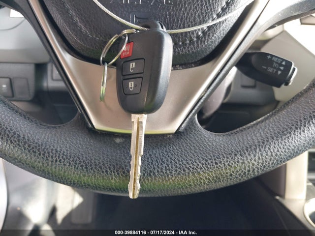 Toyota RAV4 LE 2015 JTMBFREV9FJ022792 Image 11