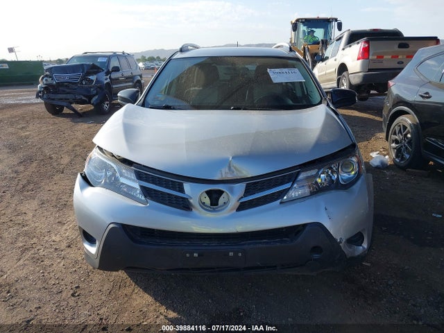 Toyota RAV4 LE 2015 JTMBFREV9FJ022792 Image 12