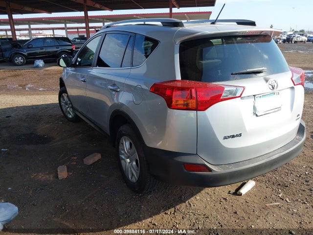Toyota RAV4 LE 2015 JTMBFREV9FJ022792 Image 3