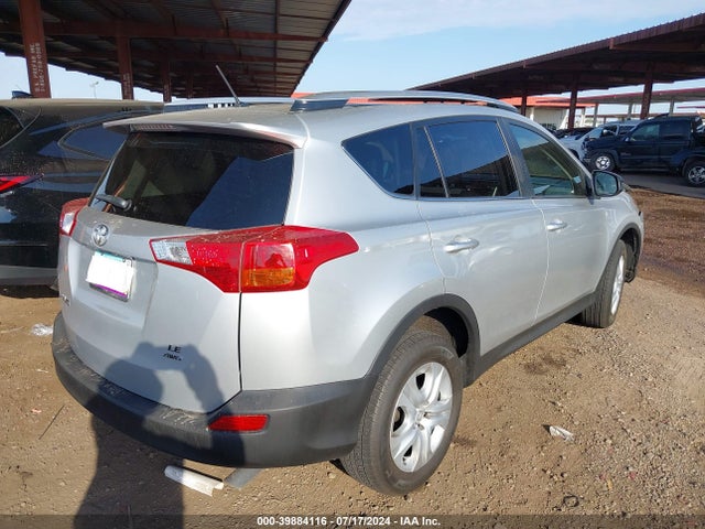 Toyota RAV4 LE 2015 JTMBFREV9FJ022792 Image 4