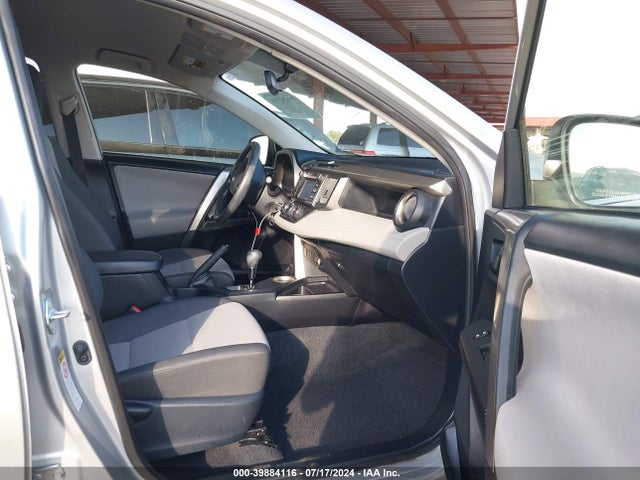 Toyota RAV4 LE 2015 JTMBFREV9FJ022792 Image 5