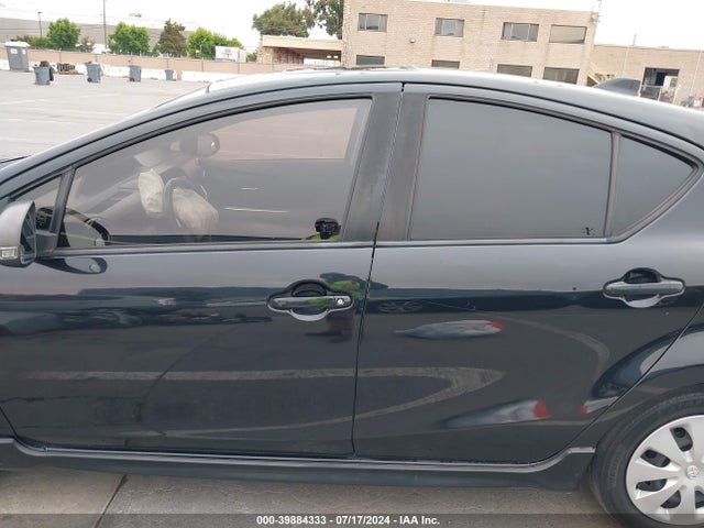 Toyota Prius C Four 2017 JTDKDTB33H1592232 Image 15