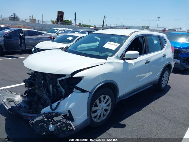 Nissan ROGUE S 2017 KNMAT2MT2HP607791 Image 2