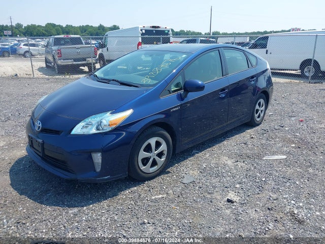 Toyota Prius Three 2014 JTDKN3DUXE1748085 Image 2