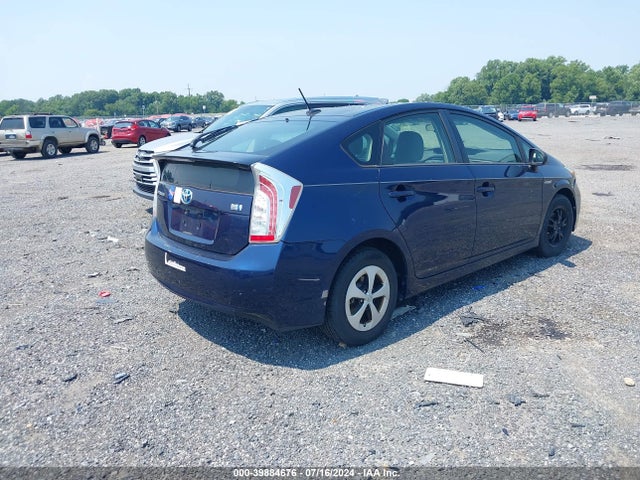 Toyota Prius Three 2014 JTDKN3DUXE1748085 Image 4