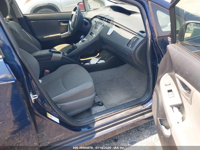 Toyota Prius Three 2014 JTDKN3DUXE1748085 Image 5