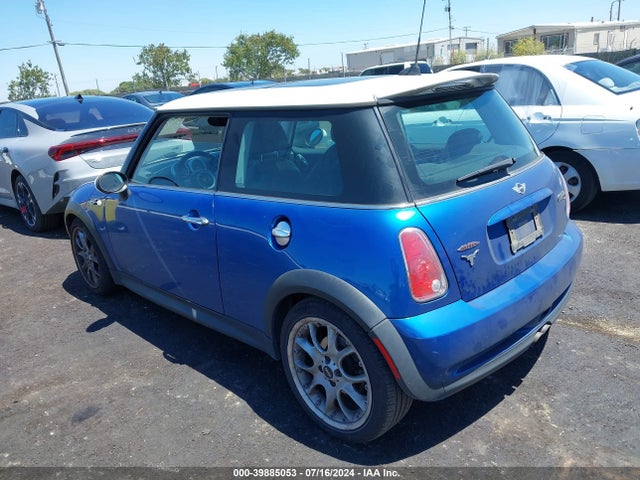 2006 MINI COOPER S WMWRE33526TL24346 Photo 2