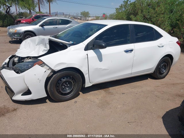 Toyota COROLLA LE 2018 2T1BURHE2JC974782 Image 2
