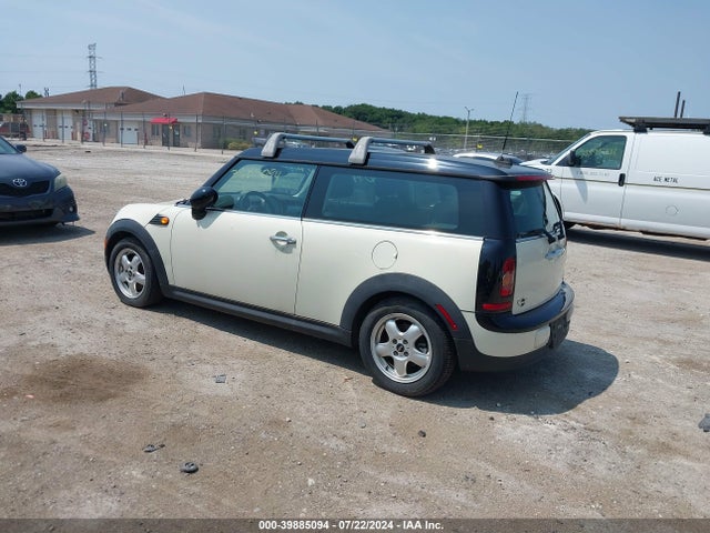2010 MINI COOPER CLUBMAN WMWML3C53ATX37837 Photo 2