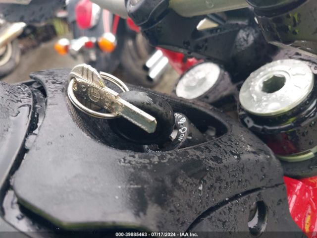 2022 MOTO GUZZI V85 TT ZGUKYUA04NM000877 Photo 10
